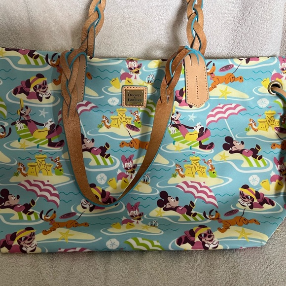 Disney’s Aulani Resort Day at the Beach Nylon Shopping Tote. Retired. - Picture 1 of 4